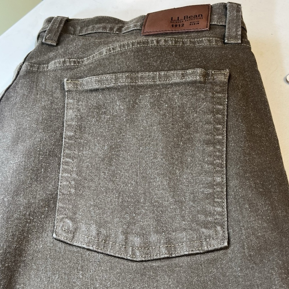 L.L. Bean Men's Jeans Standard Fit 5 Pocket Stretch Size 40x30 Brown Denim Pants